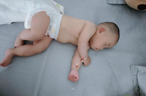 象山宝宝胳膊上起红疙瘩